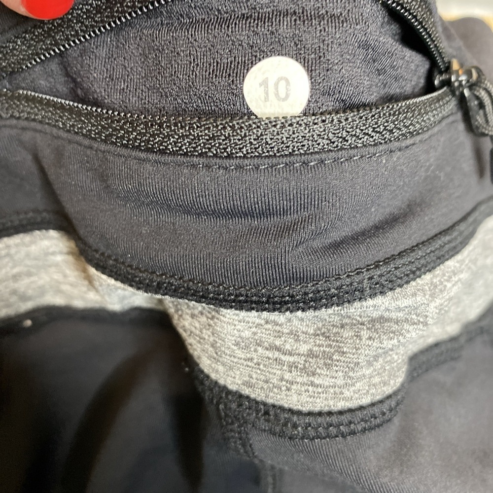 Lululemon Run a Marathon Crop Pant Size 10 Black Side Pockets Reflective Stripes - Picture 8 of 8